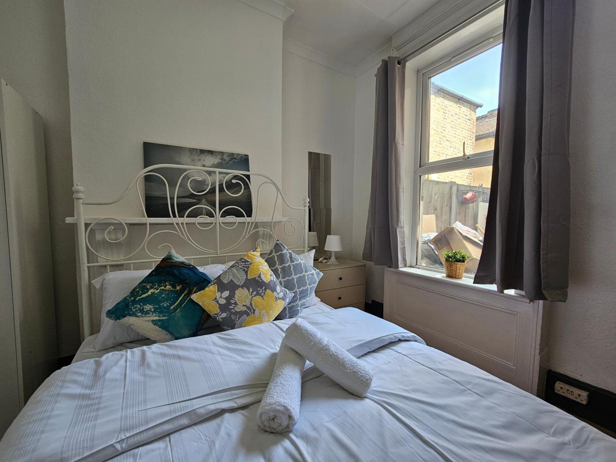 Family Room Near Queen Mary College ลอนดอน ภายนอก รูปภาพ